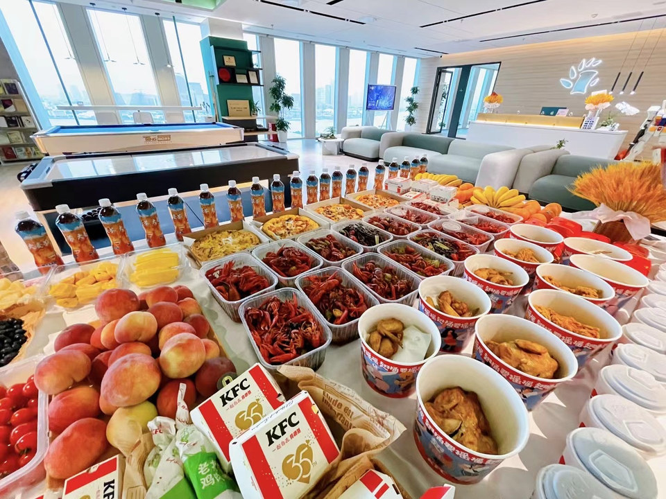 竹子互联网团队餐食与活动准备